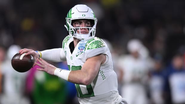 Oregon Ducks quarterback Bo Nix (10) throws a pass against the North Carolina Tar Heels during the second quarter of the 2022 Holiday Bowl at Petco Park.
